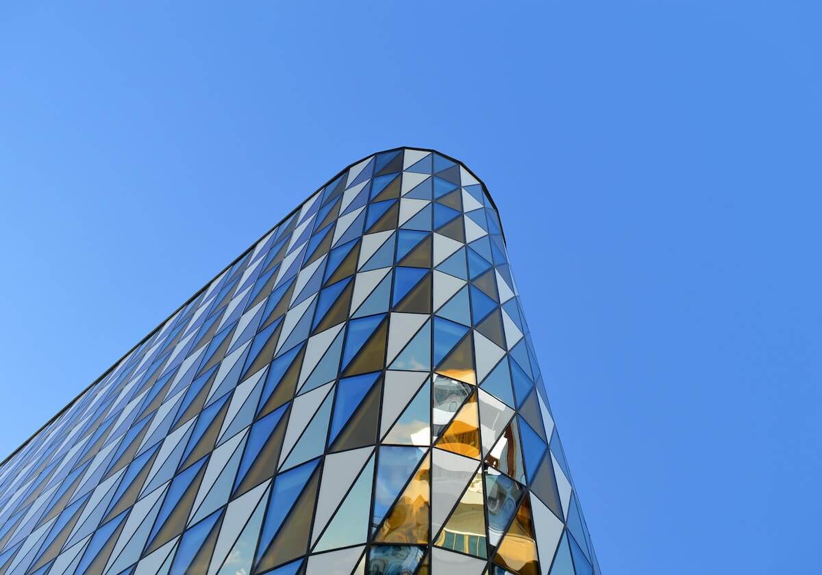 德州扑克游戏-提前开香槟,拉波尔塔得知大局已定后与身边人载歌载舞