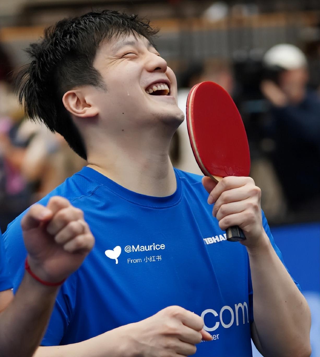 德州扑克规则-发自内心大笑!樊振东在德甲打球身心愉悦 与领事合影后相谈甚欢