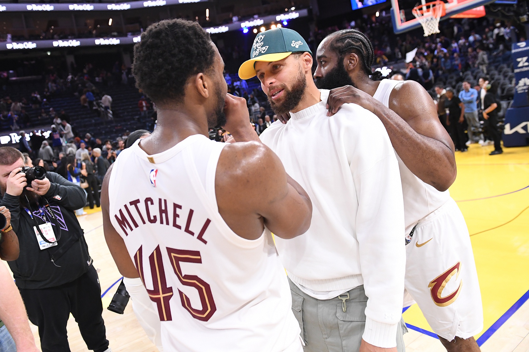 德州扑克游戏-张佳玮:库里本赛季只打一半但有7个3+1排联盟第三 哈登14个第一